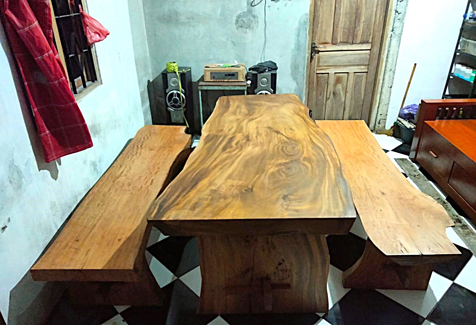Meja Kayu Solid 1